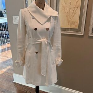 Elegant White Double-Breasted Women's Coat